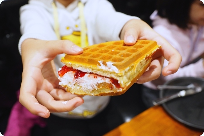 ▋宜蘭小木屋鬆餅▋鬆餅也可以很不一樣，平價又口味多元。點心下午茶hen OK，做為聚會的秘密基地也不錯！ @捲捲頭 ♡ 品味生活