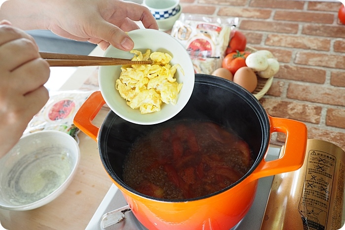 ▋熱銷快煮麵食 ▋媽，我肚子好餓！！滿足整天喊餓的小孩，金車滿鮮冷凍麵Easy Cook，家庭必備，營養好吃，快速上桌！ @捲捲頭 ♡ 品味生活