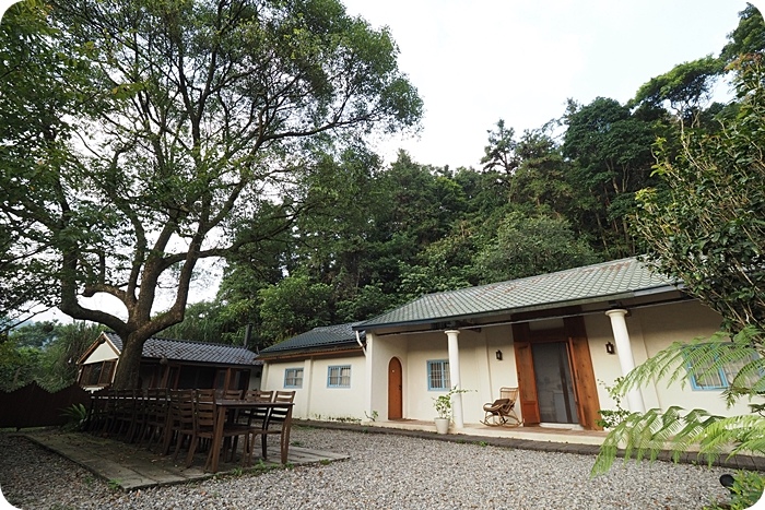 台中住宿》薰衣草森林香草House會館。文青風四人房，手作早餐、浪漫紫丘花園、獨享森林旋轉木馬，走進森林島嶼在深山中住一晚很可以～ @捲捲頭 ♡ 品味生活