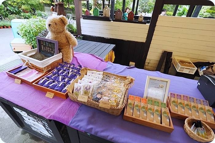 台中住宿》薰衣草森林香草House會館。文青風四人房，手作早餐、浪漫紫丘花園、獨享森林旋轉木馬，走進森林島嶼在深山中住一晚很可以～ @捲捲頭 ♡ 品味生活