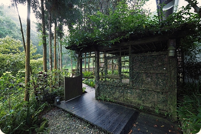 台中住宿》薰衣草森林香草House會館。文青風四人房，手作早餐、浪漫紫丘花園、獨享森林旋轉木馬，走進森林島嶼在深山中住一晚很可以～ @捲捲頭 ♡ 品味生活