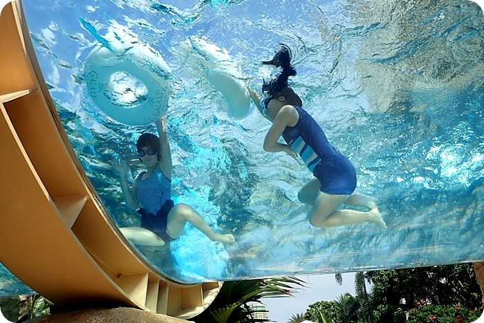 澳門景點【天浪淘園】慵懶飄飄河，空中激流透明水道讓你玩過癮，還有尖叫不已的人造海浪，一定要去的水上樂園！ @捲捲頭 ♡ 品味生活