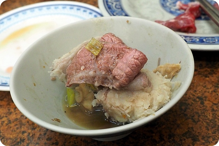 台南阿裕牛肉涮涮鍋，牛肉控最愛！人氣排隊美食店，鮮甜牛肉湯頭＋現宰溫體牛肉現涮超鮮嫩！ @捲捲頭 ♡ 品味生活