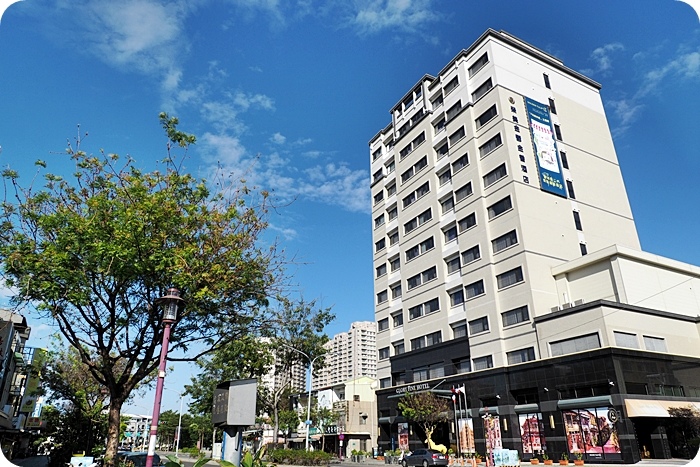 台南榮美金鬱金香酒店，睡到12點再退房，早餐再讓你覇氣吃到下午場還有自助洗衣，腳踏車隨你用～走路就到國華街美食、花園夜市！ @捲捲頭 ♡ 品味生活