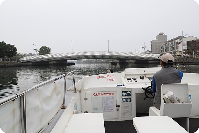台南【安平運河遊船】從水上看府城，彎腰過橋超刺激！搭船穿越古今，台南水上、陸上都好玩。 @捲捲頭 ♡ 品味生活