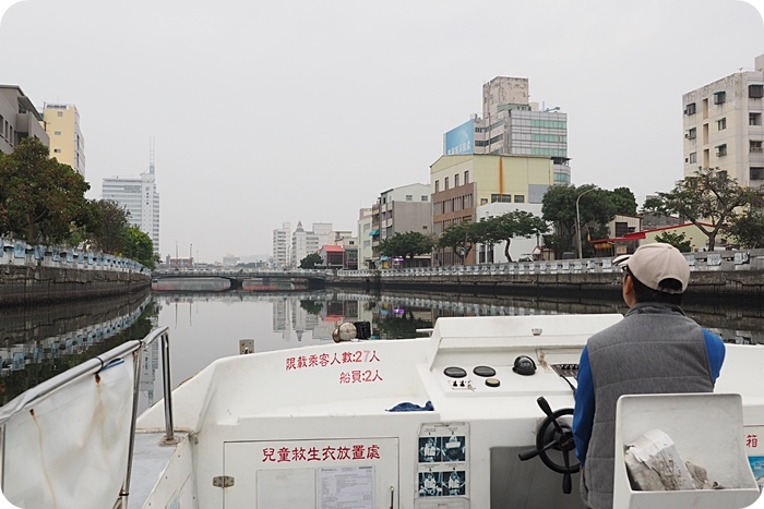 台南【安平運河遊船】從水上看府城，彎腰過橋超刺激！搭船穿越古今，台南水上、陸上都好玩。 @捲捲頭 ♡ 品味生活