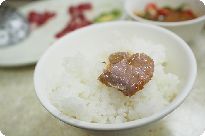 台南松大沙茶豬牛肉爐，沙茶醬神美味，溫體牛肉軟嫩鮮甜，讓你冬天暖胃，夏天暖心！ @捲捲頭 ♡ 品味生活