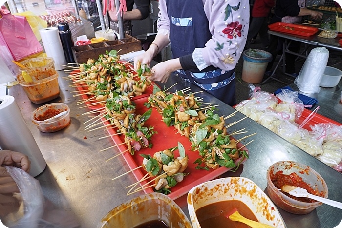 大進村休閒農業區》料多味美一串心，隱藏版花生香腸捲，新鮮水果蜜餞種類多還有現做手工麻糬通通來一份！ @捲捲頭 ♡ 品味生活