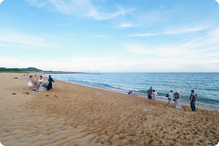 澎湖住宿》澎湖沙灘城堡觀海別墅。山水沙灘海景第一排，親海，踏浪、玩沙。緩慢入住舒適的Villa樓中樓家庭房，還有遊戲室、忘憂亭、洗衣間，參加套裝行程也很棒！ @捲捲頭 ♡ 品味生活