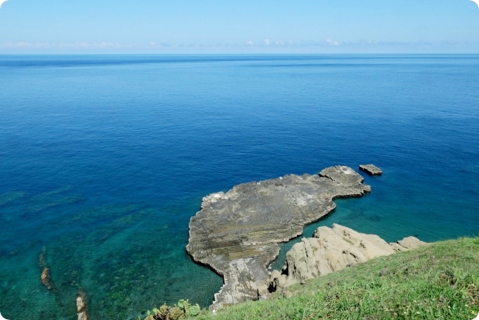 澎湖七美一日遊》七美機車環島（雙心石滬、小台灣、南嶼城），巡航東、西嶼坪嶼X海鷗餵食秀。 @捲捲頭 ♡ 品味生活