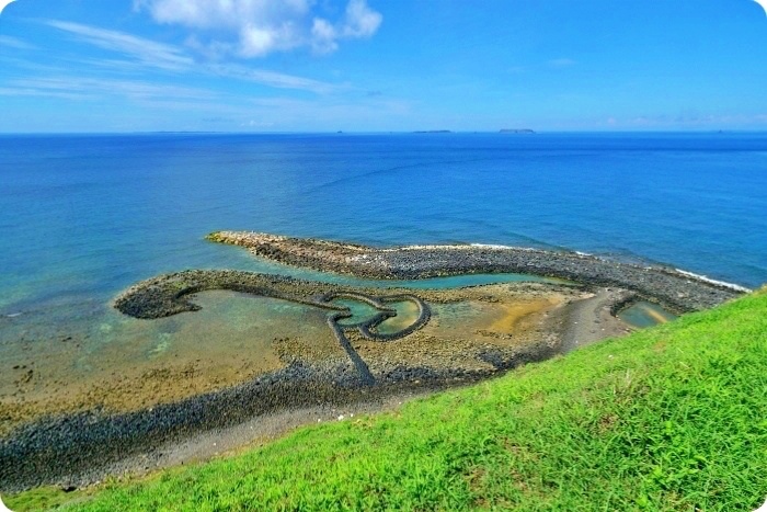 澎湖七美一日遊》七美機車環島（雙心石滬、小台灣、南嶼城），巡航東、西嶼坪嶼X海鷗餵食秀。 @捲捲頭 ♡ 品味生活