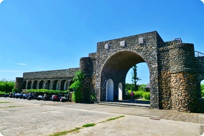 澎湖七美一日遊》七美機車環島（雙心石滬、小台灣、南嶼城），巡航東、西嶼坪嶼X海鷗餵食秀。 @捲捲頭 ♡ 品味生活