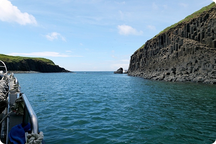 澎湖龍蝦島，搭頂級東海黑曼巴私人豪華遊艇行程。澎澎灘透明獨木舟、看小富士山、賞海鷗、抓龍蝦、無人島探險、吃現烤野生石蚵～ @捲捲頭 ♡ 品味生活