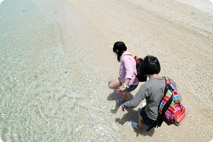 澎湖龍蝦島，搭頂級東海黑曼巴私人豪華遊艇行程。澎澎灘透明獨木舟、看小富士山、賞海鷗、抓龍蝦、無人島探險、吃現烤野生石蚵～ @捲捲頭 ♡ 品味生活