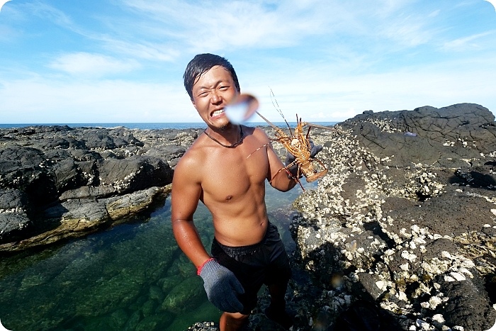 澎湖龍蝦島，搭頂級東海黑曼巴私人豪華遊艇行程。澎澎灘透明獨木舟、看小富士山、賞海鷗、抓龍蝦、無人島探險、吃現烤野生石蚵～ @捲捲頭 ♡ 品味生活