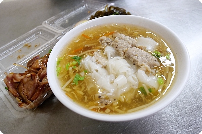 【宜蘭】龍潭牛肉麵，湯底甘醇香甜，大塊牛肉麵超滿足，還有小菜多樣很可以！ @捲捲頭 ♡ 品味生活