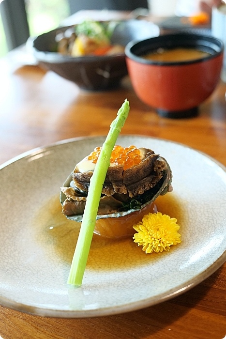 舞饌日式會席料理，享受千坪日式庭園，甜蝦時魚刺身、平目西京燒，一連呈現10道絕美滋味的精緻會席料理，享受全新的味覺饗宴！ @捲捲頭 ♡ 品味生活